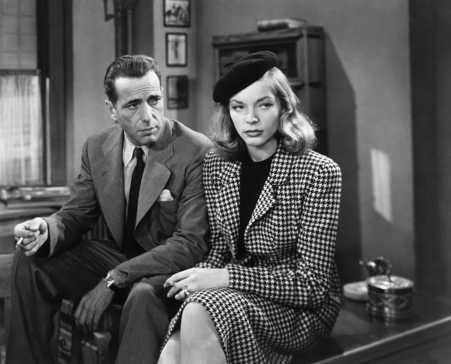 Starší generálova dcera Vivian (Lauren Bacallová) skrývá před Marlowem (Humphrey Bogart) temné rodinné tajemství.