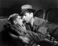Krátce po dokončení filmu se představitelé hlavních rolí Humphrey Bogart a Lauren Bacallová vzali.