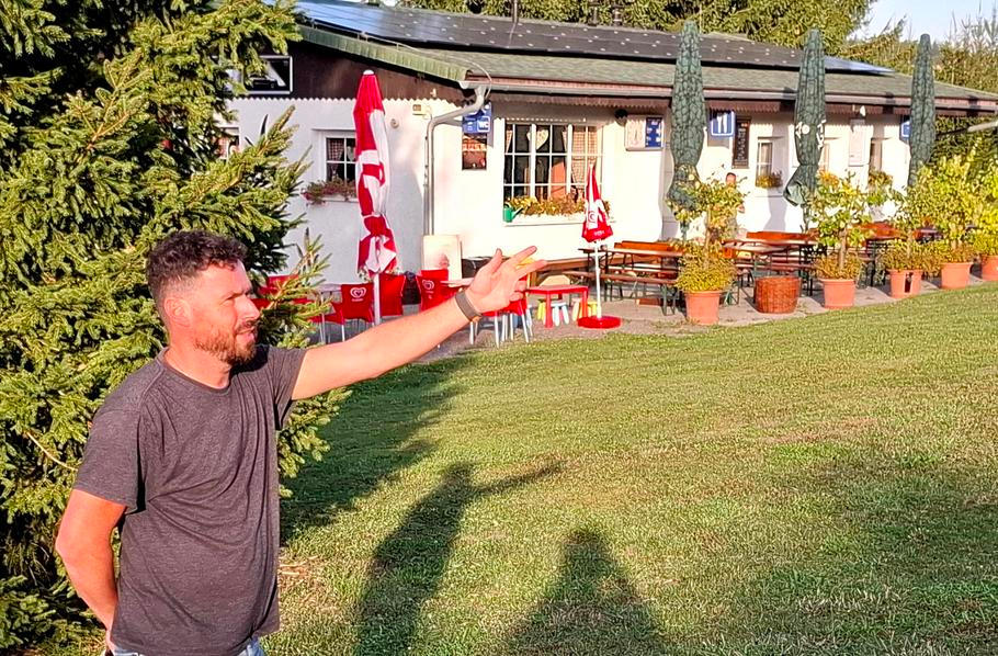 Pro život v obci, pro její komunitu a sociální soudržnost je hospoda zcela klíčovým prostorem. Je to jedno posledních míst, kde se lidé ještě mohou potkat tváří v tvář.