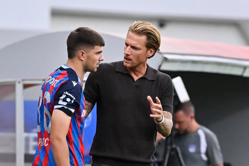 Sudí Beneš dráždil v Plzni, spílaly mu oba týmy. Viktoria ztratila se Slováckem