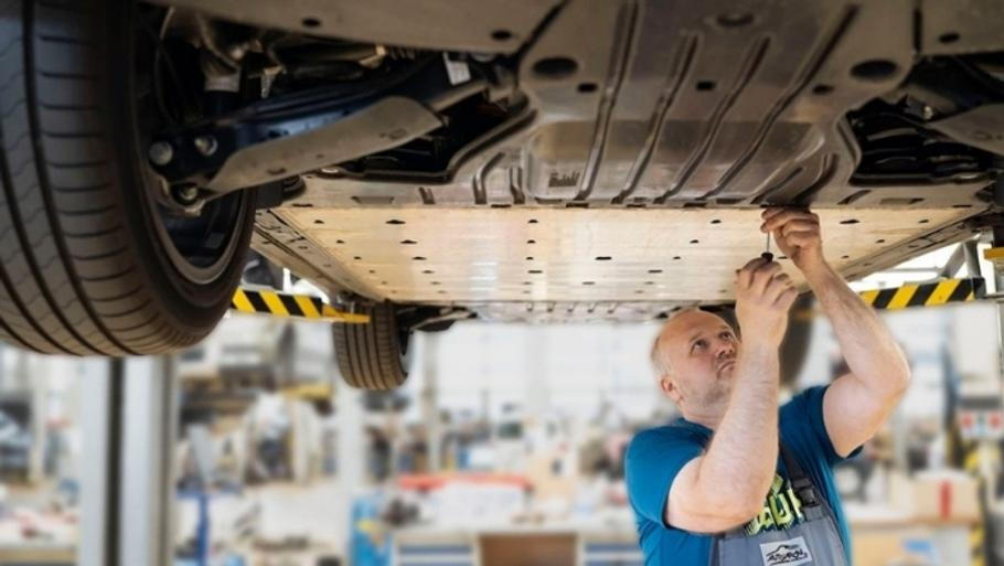 Mechanici mohou složit odborné zkoušky a postupně se kvalifikovat na vysokonapěťového technika či experta.