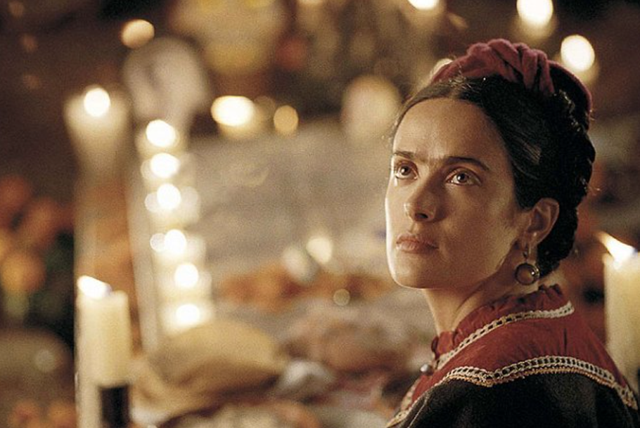 Jako extravagantní mexická malířka Frida Kahlo ve filmu Frida (2002). Salma Hayeková osobně vyjednala autorská práva na malířčino dílo, sestavila tvůrčí tým a zahrála si hlavní roli. Snímek získal šest nominací na Oscara.
