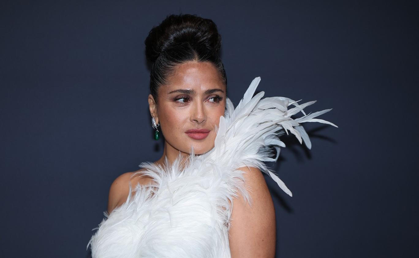 Herečka Salma Hayeková se v květnu 2026 účastnila předávání cen na podporu žen ve filmu, umění a kultuře Kering Women in Motion. Akce se konala v rámci 79. ročníku filmového festivalu v Cannes na jihu Francie.