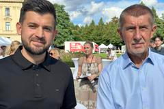 Premiér a předseda ANO Andrej Babiš na fotce z této soboty, kdy se setkal s Janem Hušbauerem, který je kandidátem ANO na nového pražského primátora.