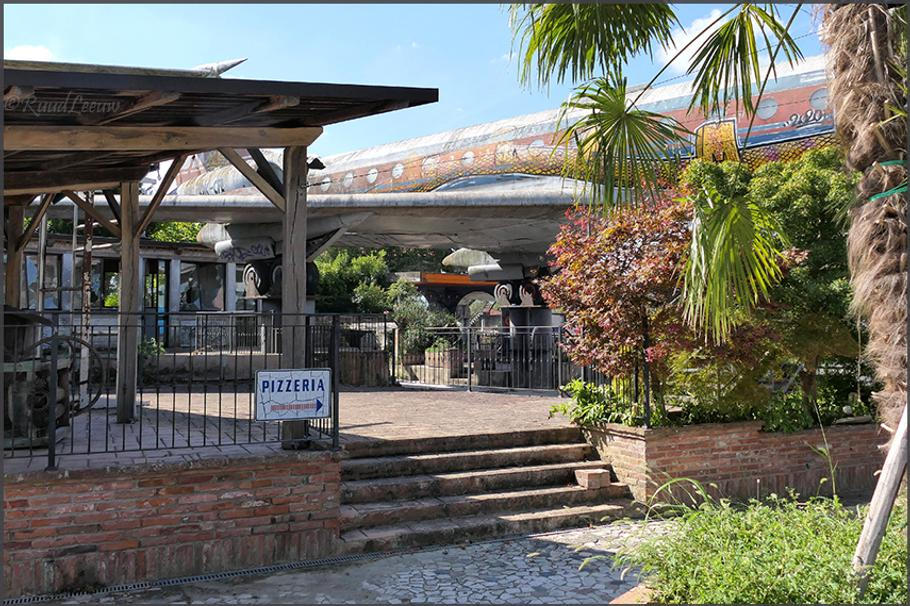 Dnes už tu pizzu nedostanete, ale současný majitel slibuje, že to změní. Opuštěná restaurace-pizzerie Michelangelo da Vinci v obci Villamarzana na hlavním tahu z Verony do Ferrary.