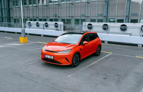 BYD Dolphin G DM-i je nejmenším plug-in hybridem značky na českém trhu.