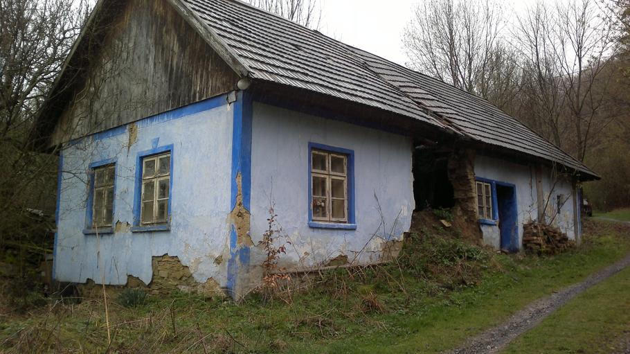 Janúšova usedlost před rekonstrukcí, stav kolem roku 2016.