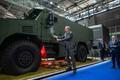 Křest vozidla Tadeas 4x4 proběhl teprve v červnu na veletrhu Eurosatory 2026 (na snímku). Dynamická ukázka ve Vojenském technickém muzeu Lešany byla první příležitostí, kdy novou techniku v pohybu mohla vidět i česká veřejnost.
