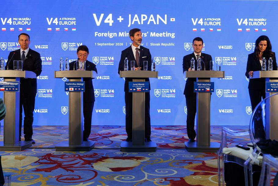 Ministři zahraničí V4 a japonský šéf diplomacie Motegi po společném jednání v Tomášově. Debata se podle Macinky dotkla vztahů s Japonskem, Čínou, Ruskem, Ukrajinou i USA.