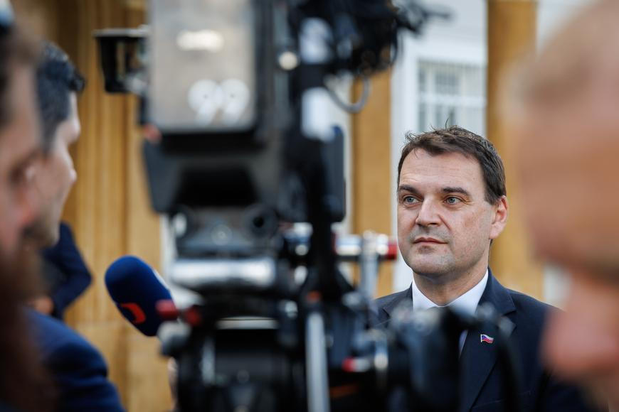 „Je to opravdu vážné.“ Macinka kvůli ruskému útoku v Německu nastínil další kroky