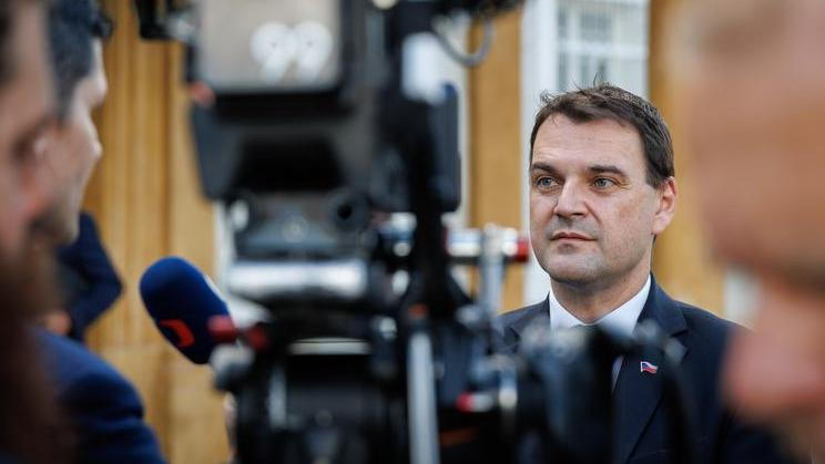 Německé oznámení o ruské stopě v útoku na letišti Lipsko/Halle zastihlo Petra Macinku (Motoristé) v Irsku, kde se účastní neformálního jednání ministrů zahraničí EU. S německým protějškem Johannem Wadephulem podle svých slov o případu hovořil a po návratu do Česka chystá další kroky.