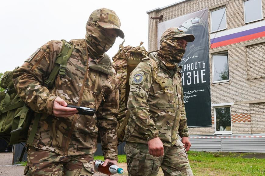 Tady verbíři nepochodí. Rusové se postavili Putinovým odvodům, ulice střeží domobrana