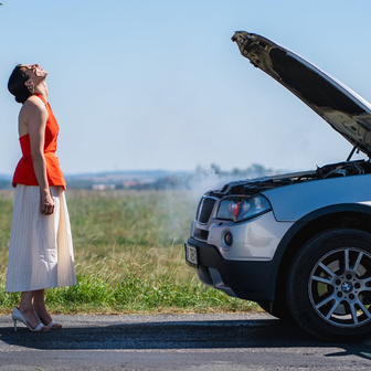 Kateřina Marie Fialová coby Anna v romantické komedii Dokonalý den (2026) spěchá na pracovní pohovor, ale rozbije se jí auto. Kvůli tomu musí jet vlakem, kde potká svobodomyslného Edu.