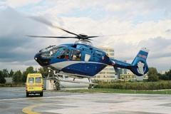 Policie si nyní pořizuje jedenáct nových helikoptér H145. Díky tomu se může zbavit i devíti starších strojů EC-135 (na snímku). Ty ale do šrotu ani bazaru nezamíří, převezmou si je vojáci, aby dokázali zajistit leteckou záchranku, jak požaduje Andrej Babiš.