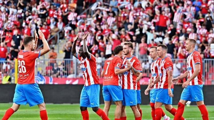 hráči FC Zbrojovka Brno, fotbalisté, sportovci, radost, gesto