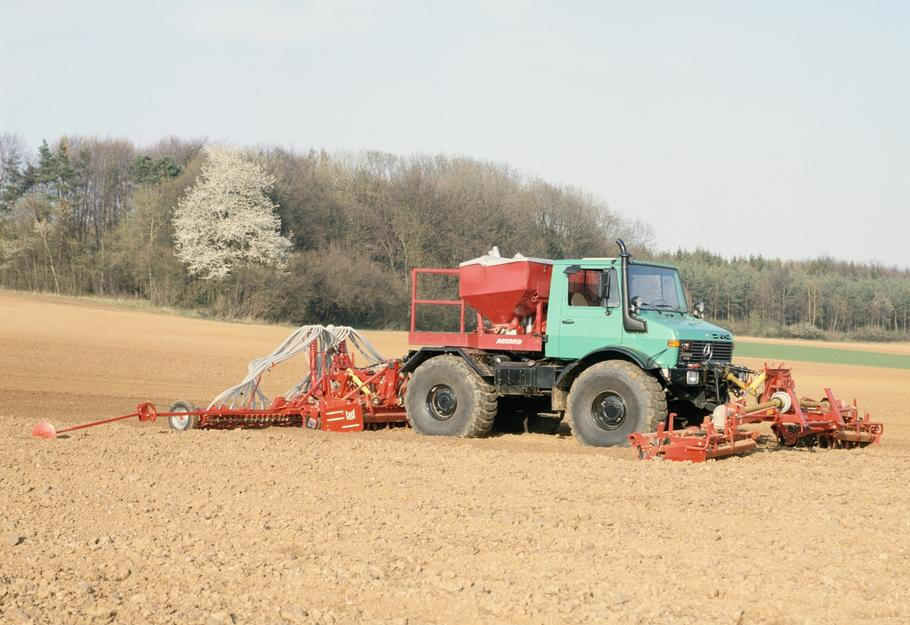 Takto vypadal originální německý Unimog v 80. letech, v tomto případě používaný v zemědělství.