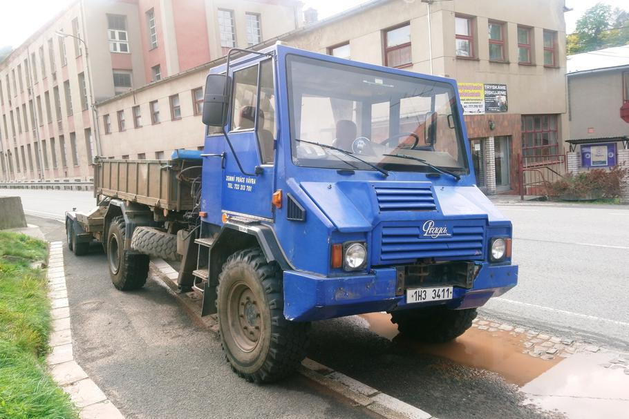 Praga UV se v 90. letech stala jakýmsi "českým Unimogem".