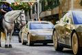 Tesla v Texasu uspořádala premiéru robotaxi Cybercab.