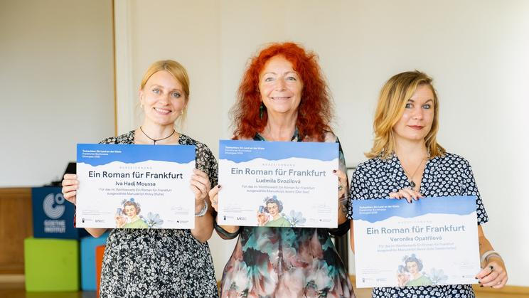 Iva Hadj Moussa, Ludmila Svozilová a Veronika Opatřilová se staly vítězkami soutěže Román pro Frankfurt. Jejich knihy budou reprezentovat Česko na Frankfurtském knižním veletrhu.