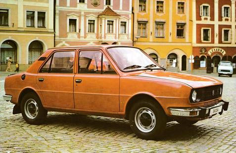 15. září 1976 měla na brněnském strojírenském veletrhu premiéru Škoda 105 a 120, poslední generace modelů z Mladé Boleslavi s motorem vzadu. Na snímku je základní Škoda 105 S, ovšem už po menší modernizaci v roce 1979 s plastovými středy kol.