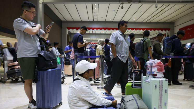 Soekarno Hatta International Airport closed its operations due to the eruption of the Mount Anak Krakatau volcano in Tangerang