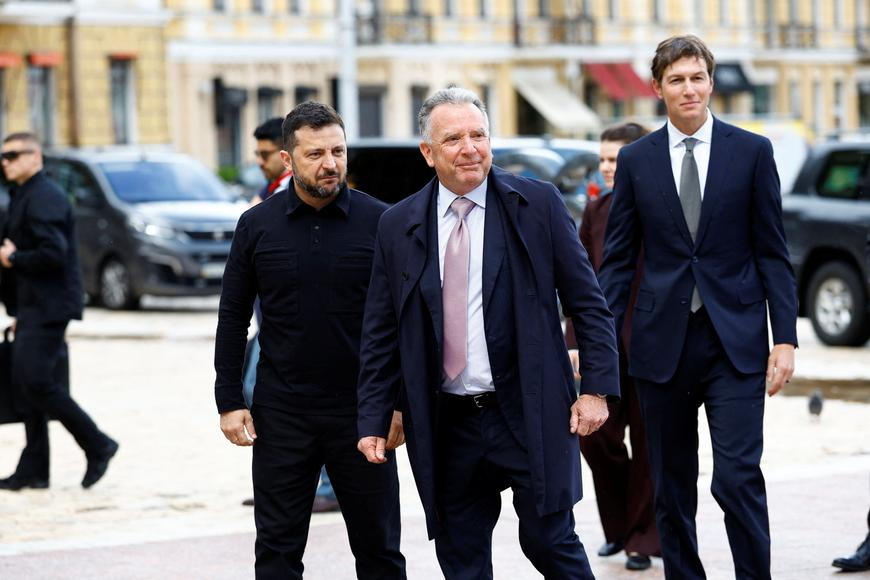 Územní otázku lze vyřešit pouze při jednání prezidentů, řekl Zelenskyj po schůzce s Američany