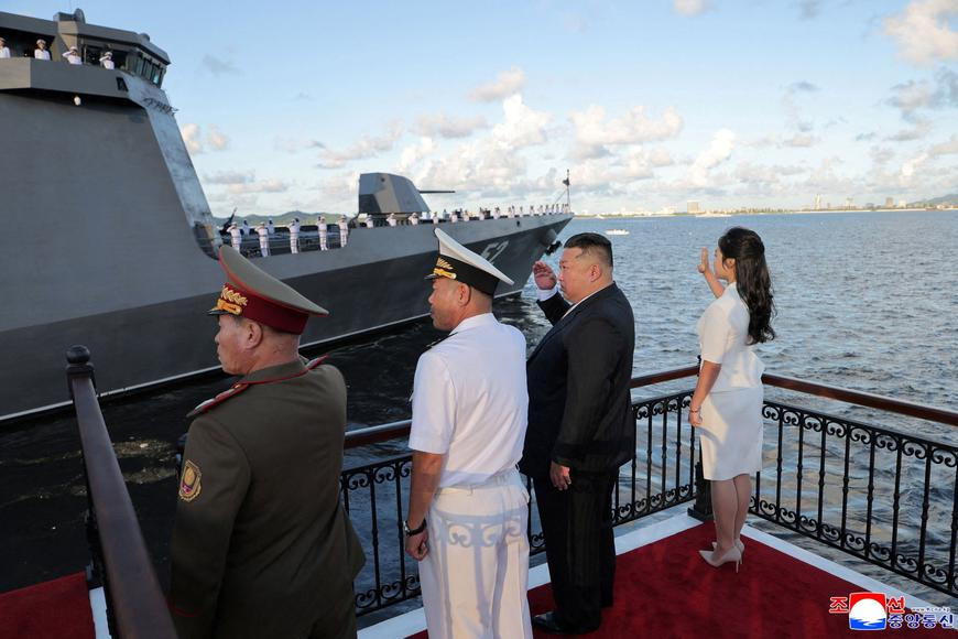 Kim Čong-un chce silnější námořnictvo, do služby vstoupil další torpédoborec