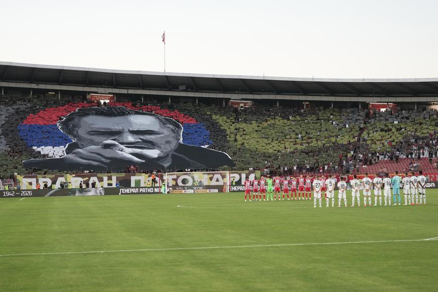 Pohřeb „Balkánského řezníka“. Davy v Bělehradě truchlí za Mladiče