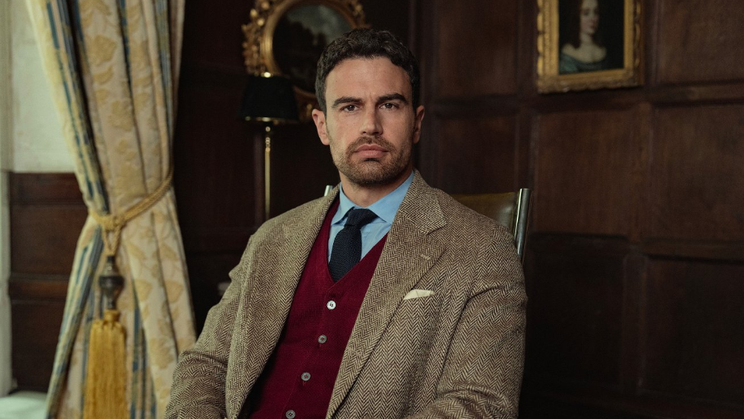 Theo James jako šlechtic a zároveň dravý kriminální boss Eddie v druhé řadě seriálu Gentlemani (2026).