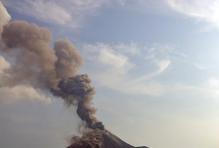 Anak Krakatau během erupcí v září 2018.