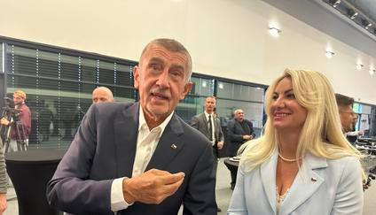 Při zahájení kampaně ANO do komunálních a senátních voleb v Praze se vedle předsedy ANO Andreje Babiše nejvíce pohybovala Petra Absolonová, která kandiduje do Senátu na jihu Moravy.