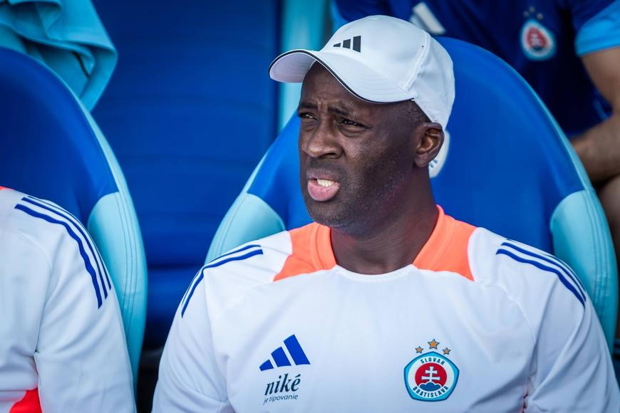„Už nemá tak zlaté ruce.“ Slovan spadl z vlny, ve Francii se probíral na poradě