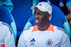 Yaya Touré na lavičce Slovanu Bratislava