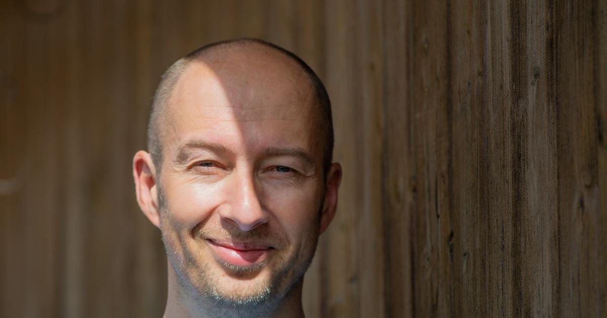 Důl, alkohol, fotbal a šikana. Vítězem Literární ceny Knižního klubu je román Chlast