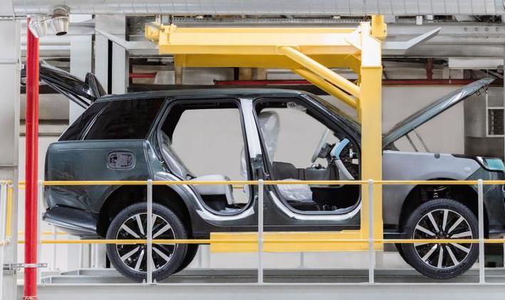 Range Rover Electric se vyrábí v britském Solihullu