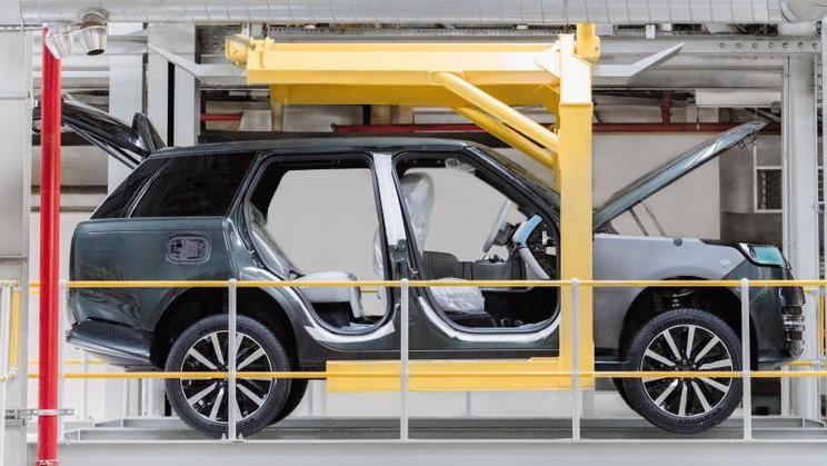 Range Rover Electric se vyrábí v britském Solihullu