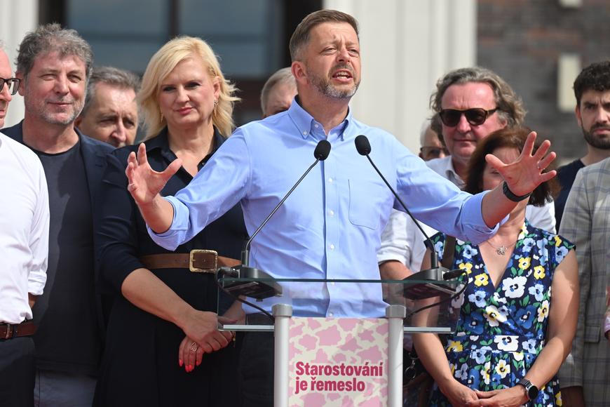 Volební průzkum: Starostové rázně odskočili ODS, opozice má těsnou většinu