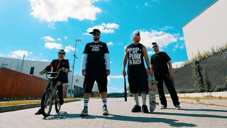 Kapela Rybičky 48 se v rámci svého FACE TO(ur) FACE vrátí nejen na místa svých začátků, ale také do doby, kdy se světem prohnala pop-punková vlna.
