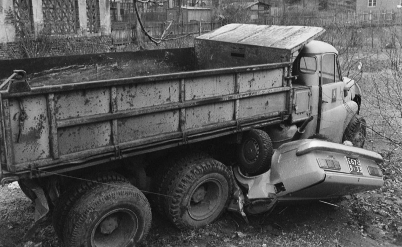 Dopravní nehoda v pražských Dejvicích v roce 1974.