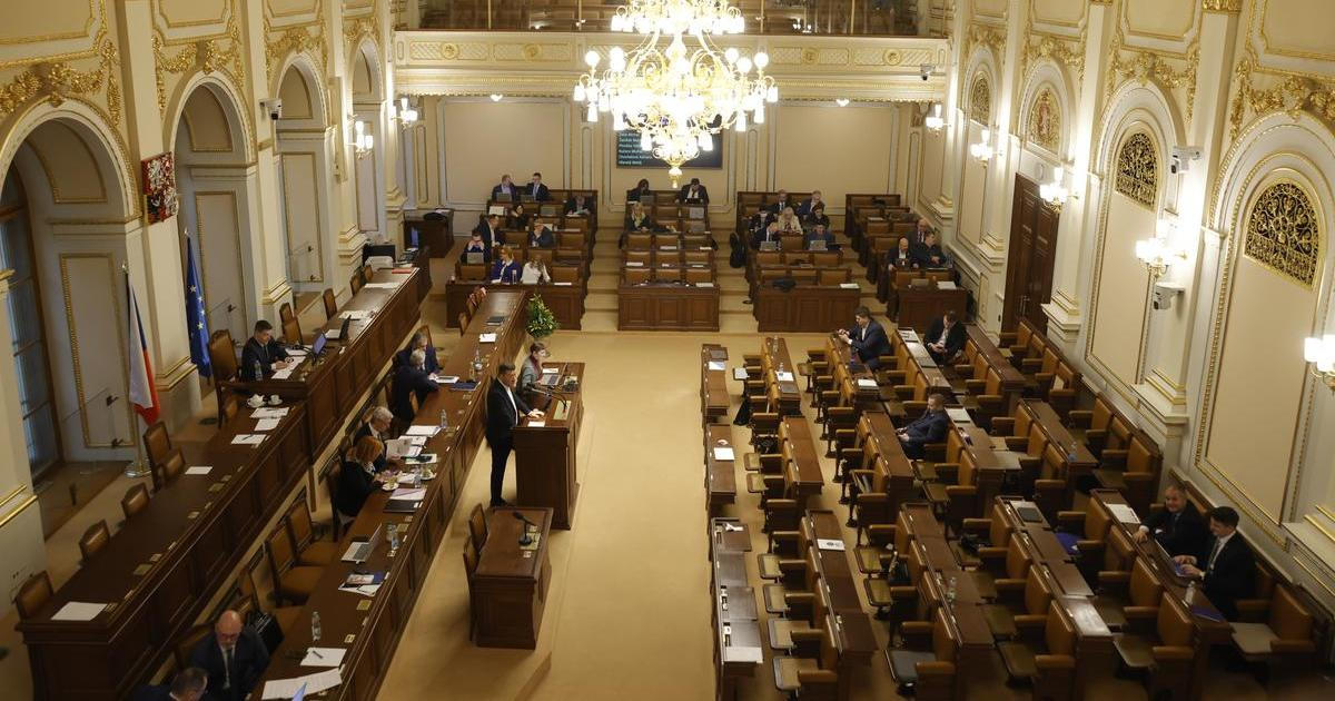 Sněmovna odmítla senátní úpravy EET, například vynětí bezhotovostních plateb