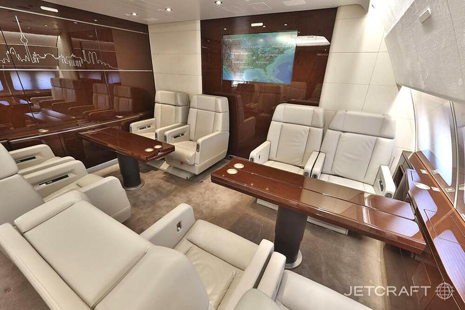 Největší luxus poskytovala cestujícím přední část, takzvaná Executive Suite. 