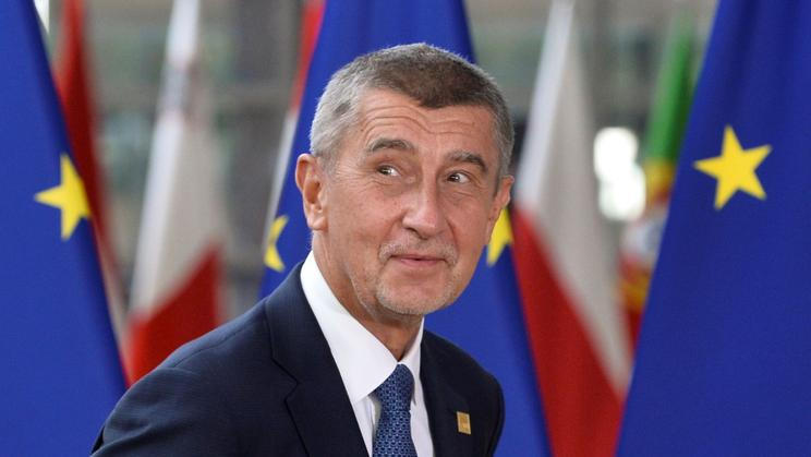 Český premiér v reakci prohlásil, že ho názor komise na jeho možný střet zájmů nezajímá a neřeší ho