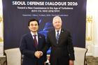 Korejský ministr obrany Ahn Gyu-back s českým protějškem Jaromírem Zůnou na Seoul Defense Dialogue 2026.