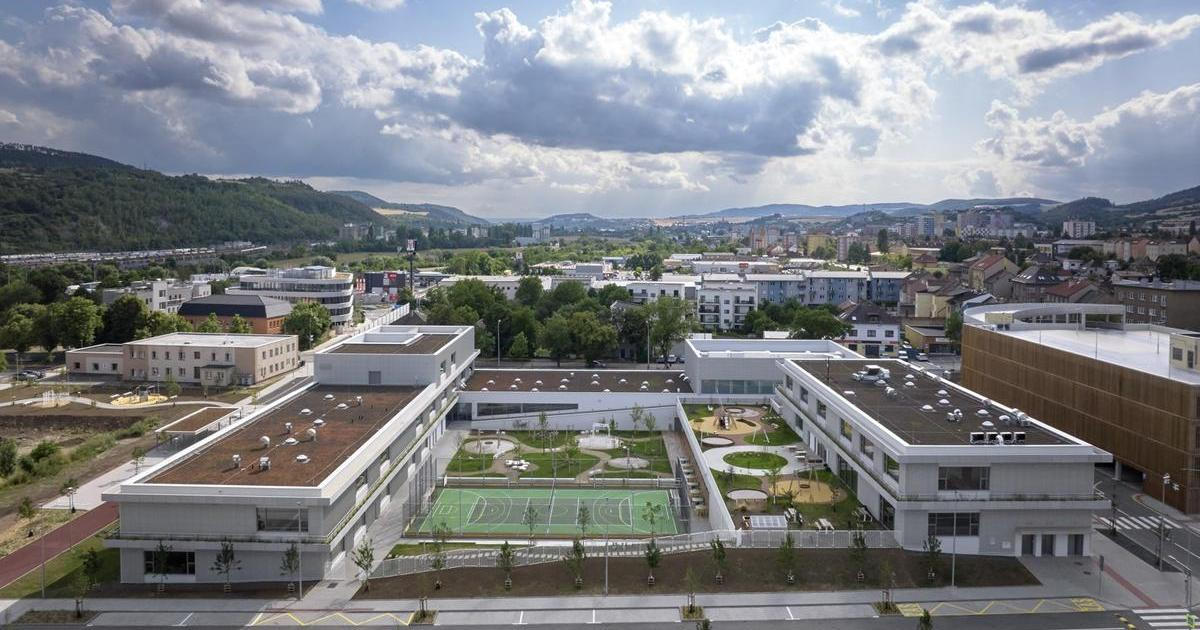 Našli jsme jednu z nejkrásnějších škol v Česku. Ještě nedávno tu byl nevyužitý areál