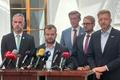 Pětice opozičních politiků ostře kritizovala ministryni financí Alenu Schillerovou za to, že se podle opozice snaží schválením rozpočtových pravidel velmi výrazně zadlužovat Českou republiku.