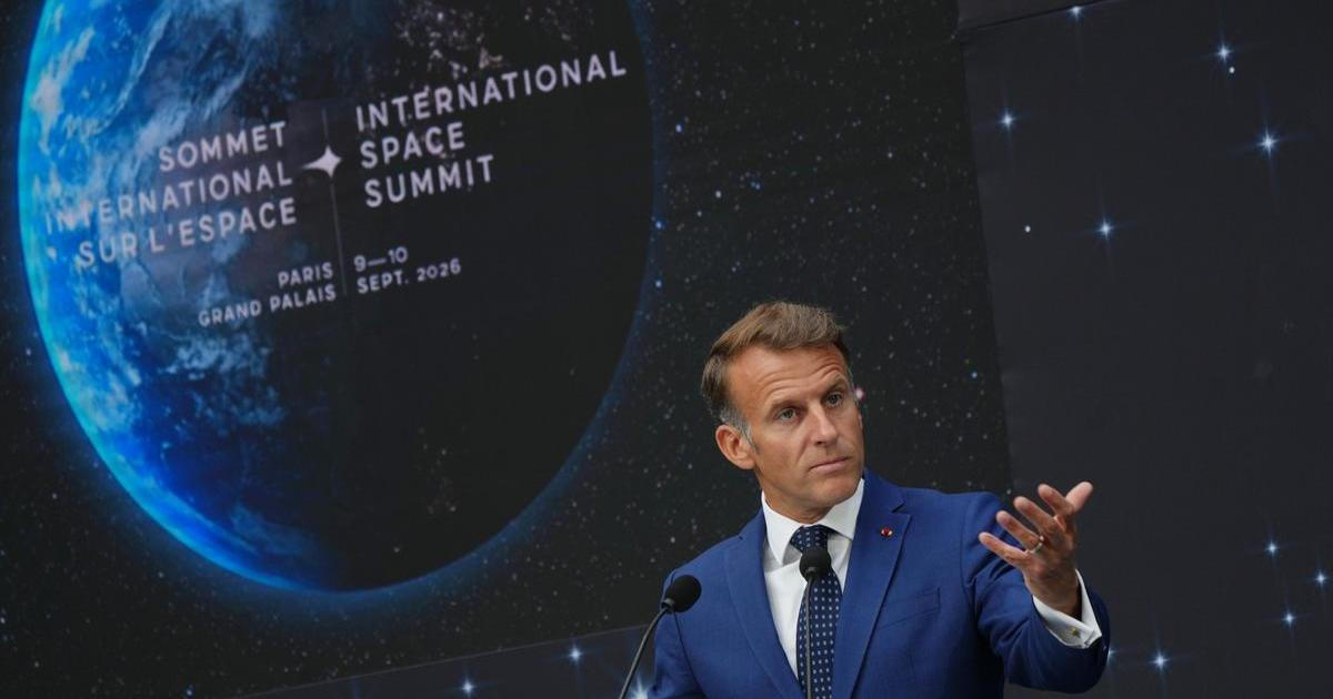Macron vyzval k evropským pilotovaným letům do vesmíru do deseti let