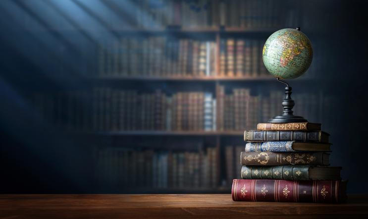 Old,Geographical,Globe,And,Old,Book,In,Cabinet,With,Bookselfs.