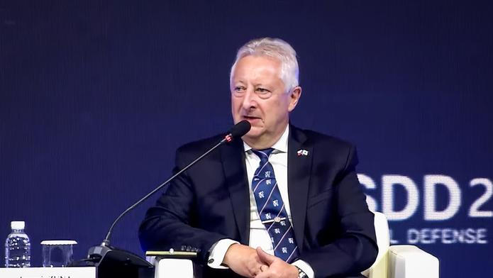 Střípek z konference Seoul Defense Dialogue 2026. Český ministr obrany Jaromír Zůna odpovídal na otázky ke svému působení v Asii, konkrétně v Pekingu.