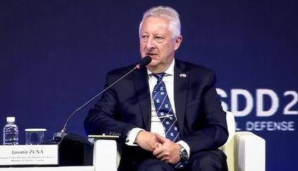 Střípek z konference Seoul Defense Dialogue 2026. Český ministr obrany Jaromír Zůna odpovídal na otázky ke svému působení v Asii, konkrétně v Pekingu.