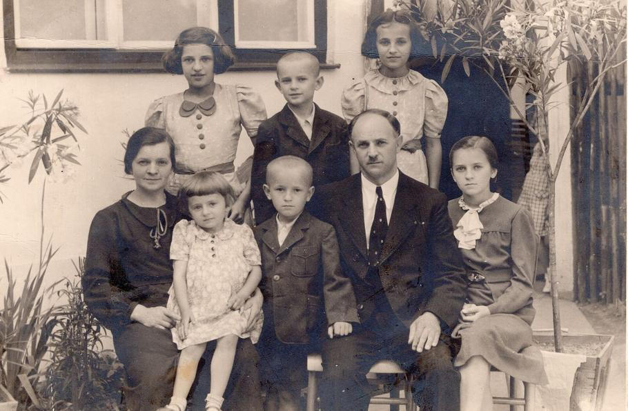 Manželé Burgetovi se svými dětmi, rok 1938